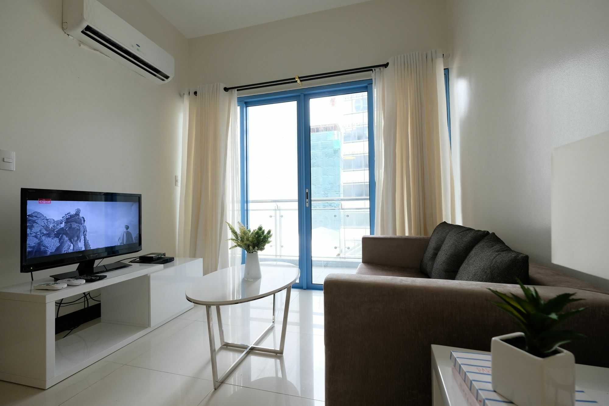 Csuites At Two Central Residences Макати Экстерьер фото